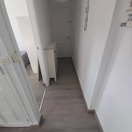 Apartment A 100m De Puys Dans Ancien Particulier. Place Parking *