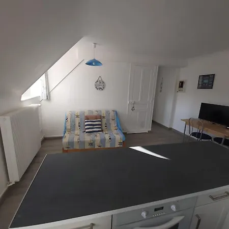 Apartment A 100m De Puys Dans Ancien Particulier. Place Parking