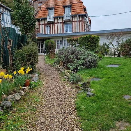 A 100m De Puys Dans Ancien Particulier. Place Parking Dieppe